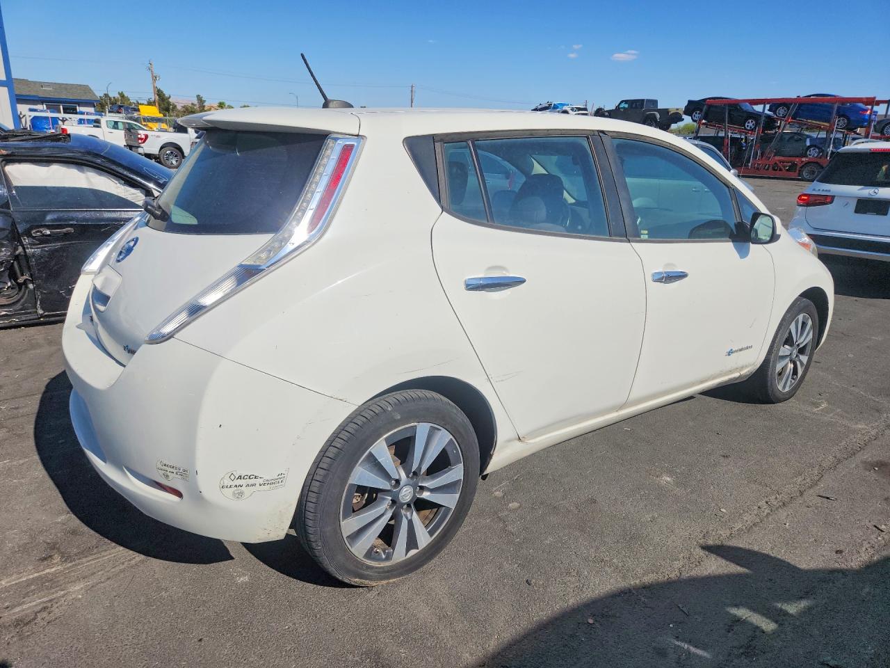 2015 NISSAN LEAF