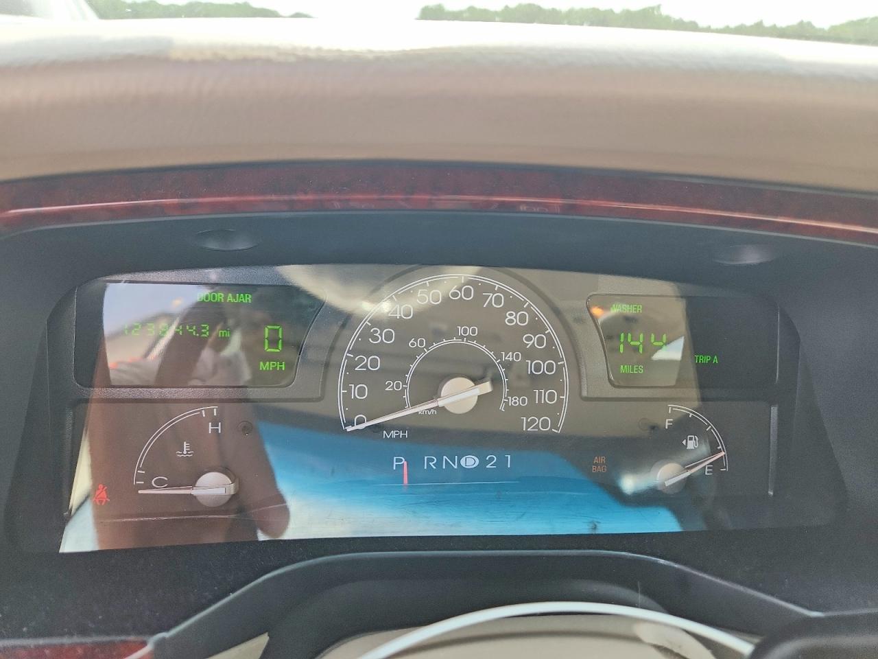 2003 LINCOLN TOWNCAR