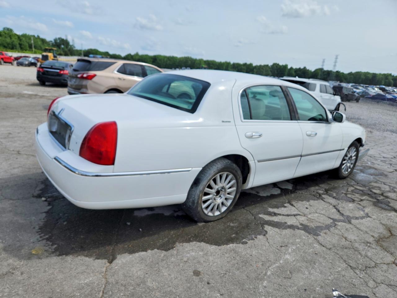 2003 LINCOLN TOWNCAR