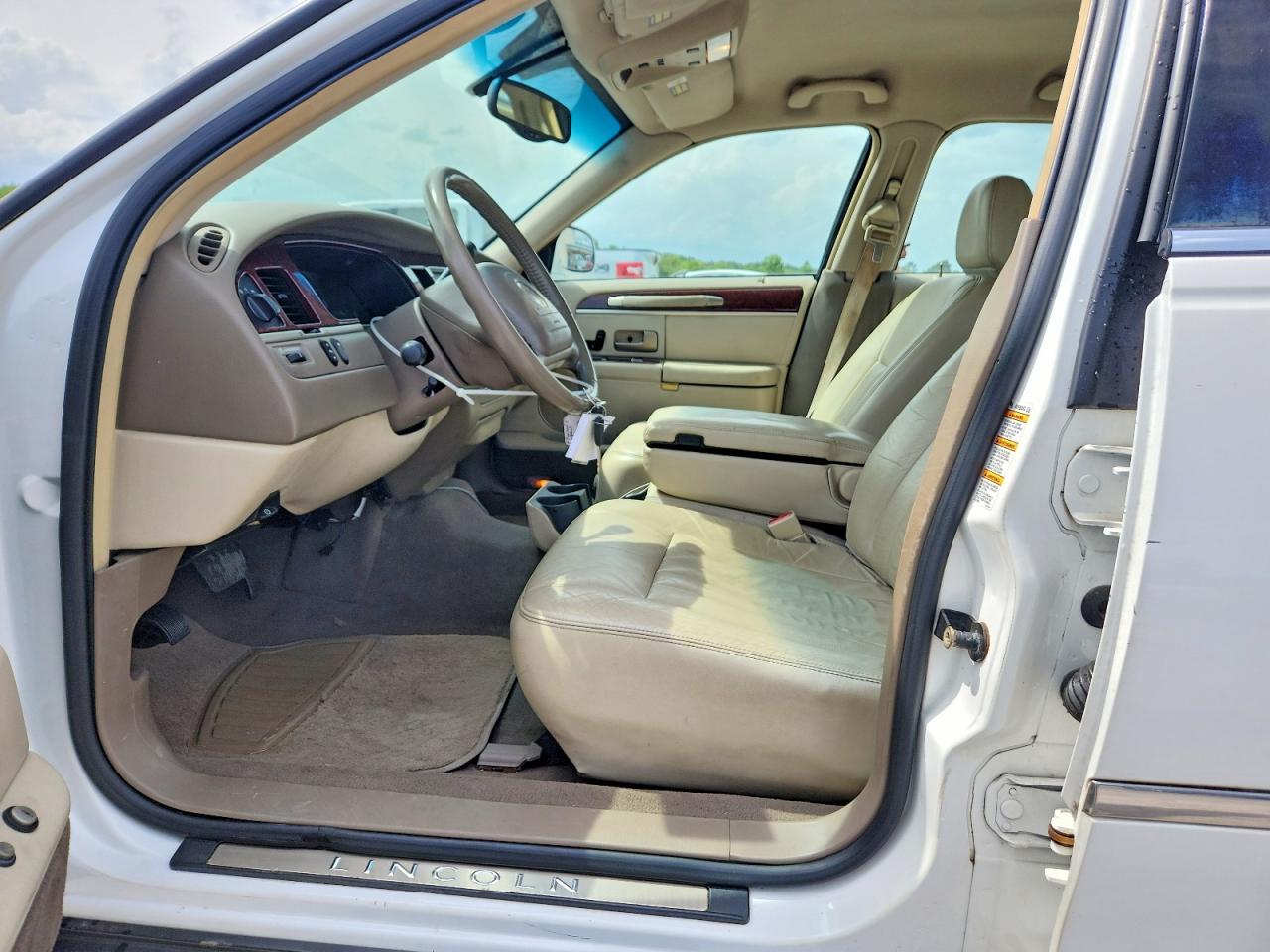 2003 LINCOLN TOWNCAR