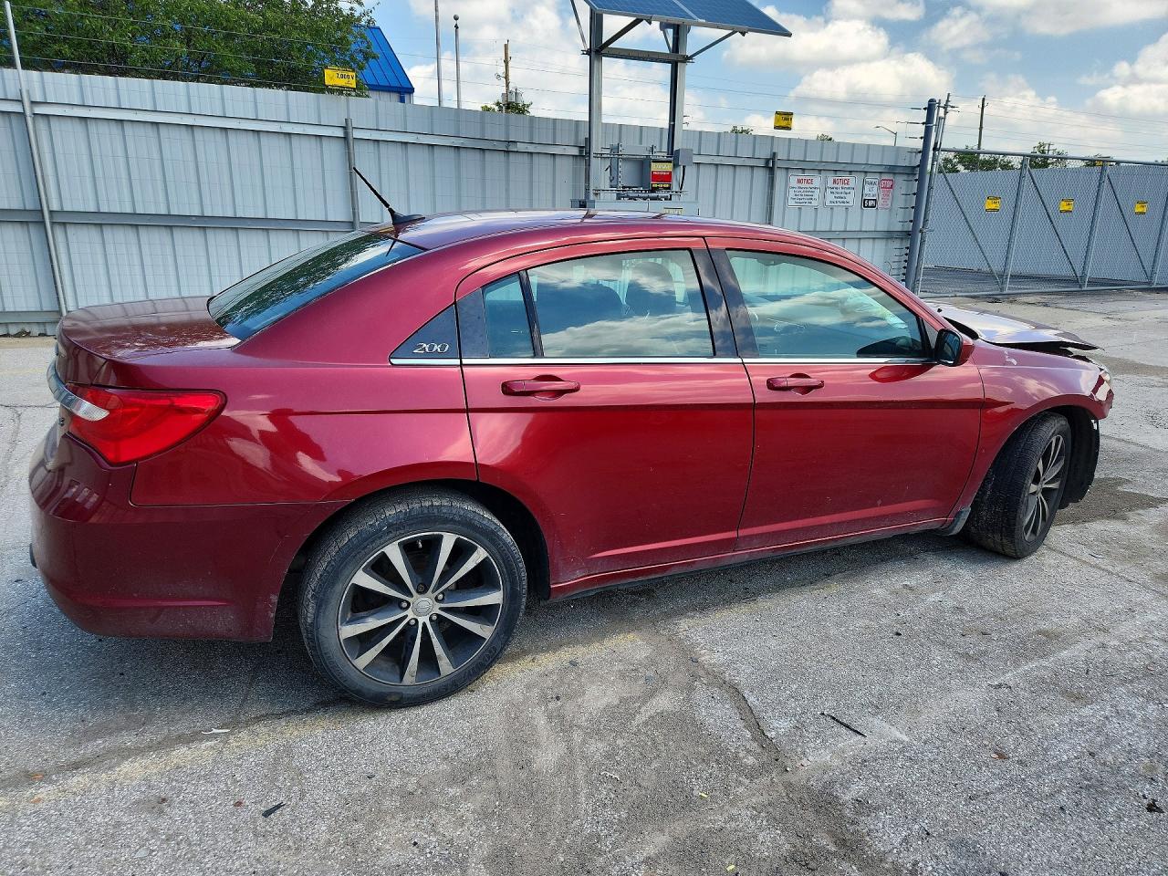 2013 CHRYSLER 200