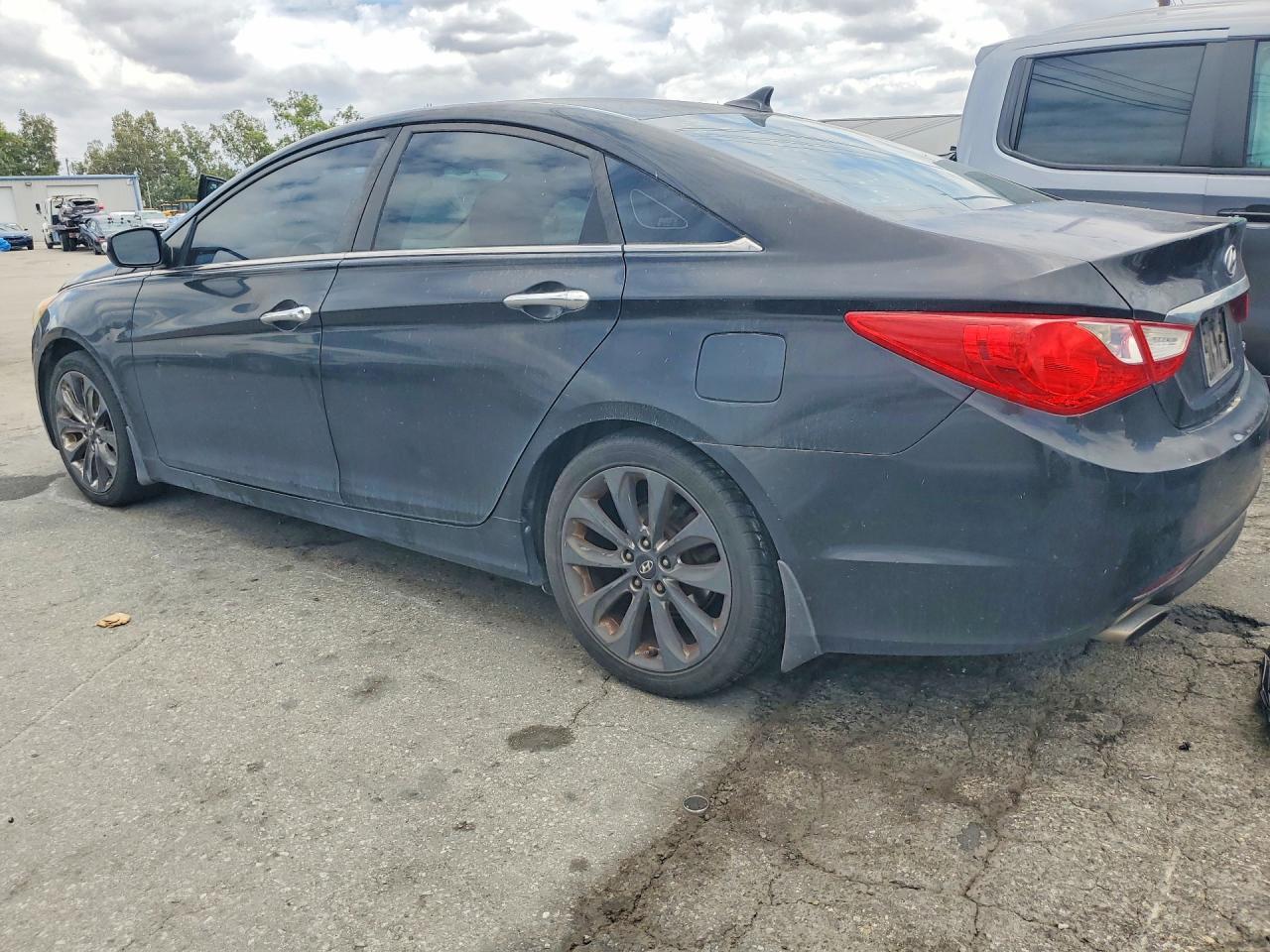 2011 HYUNDAI SONATA