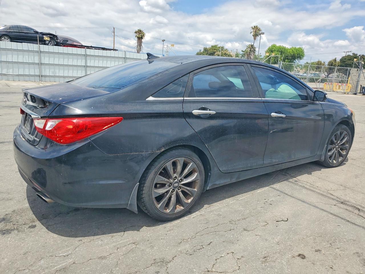 2011 HYUNDAI SONATA