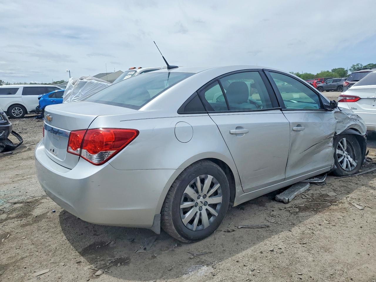 2013 CHEVROLET CRUZE