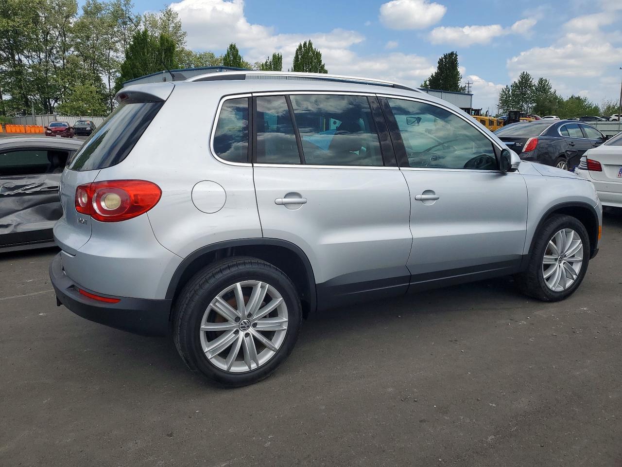 2011 VOLKSWAGEN TIGUAN