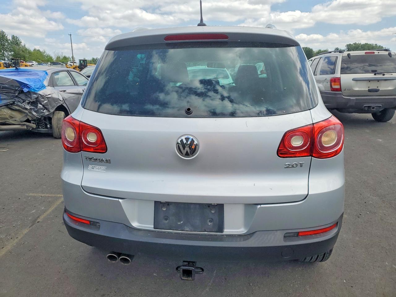 2011 VOLKSWAGEN TIGUAN