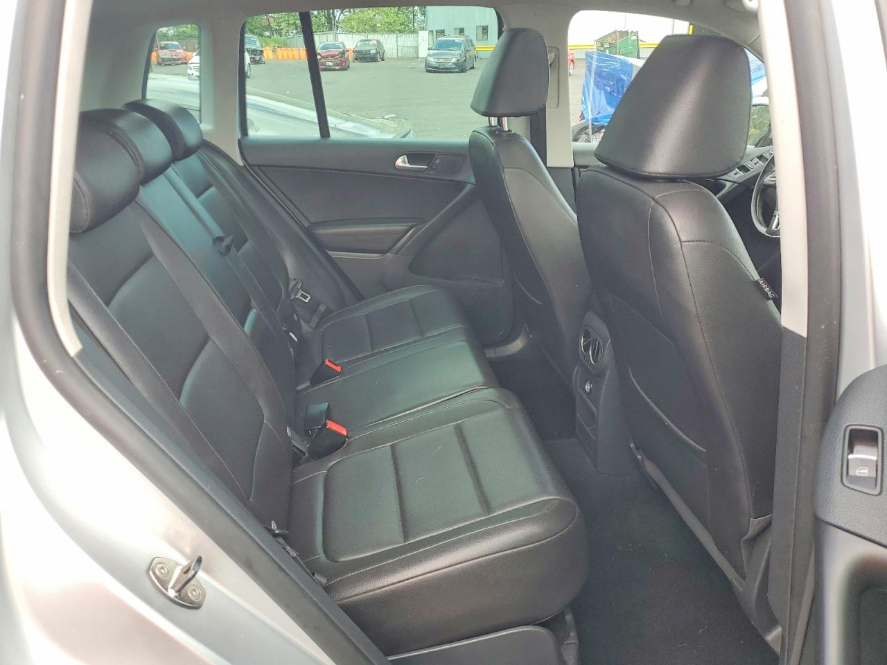 2011 VOLKSWAGEN TIGUAN