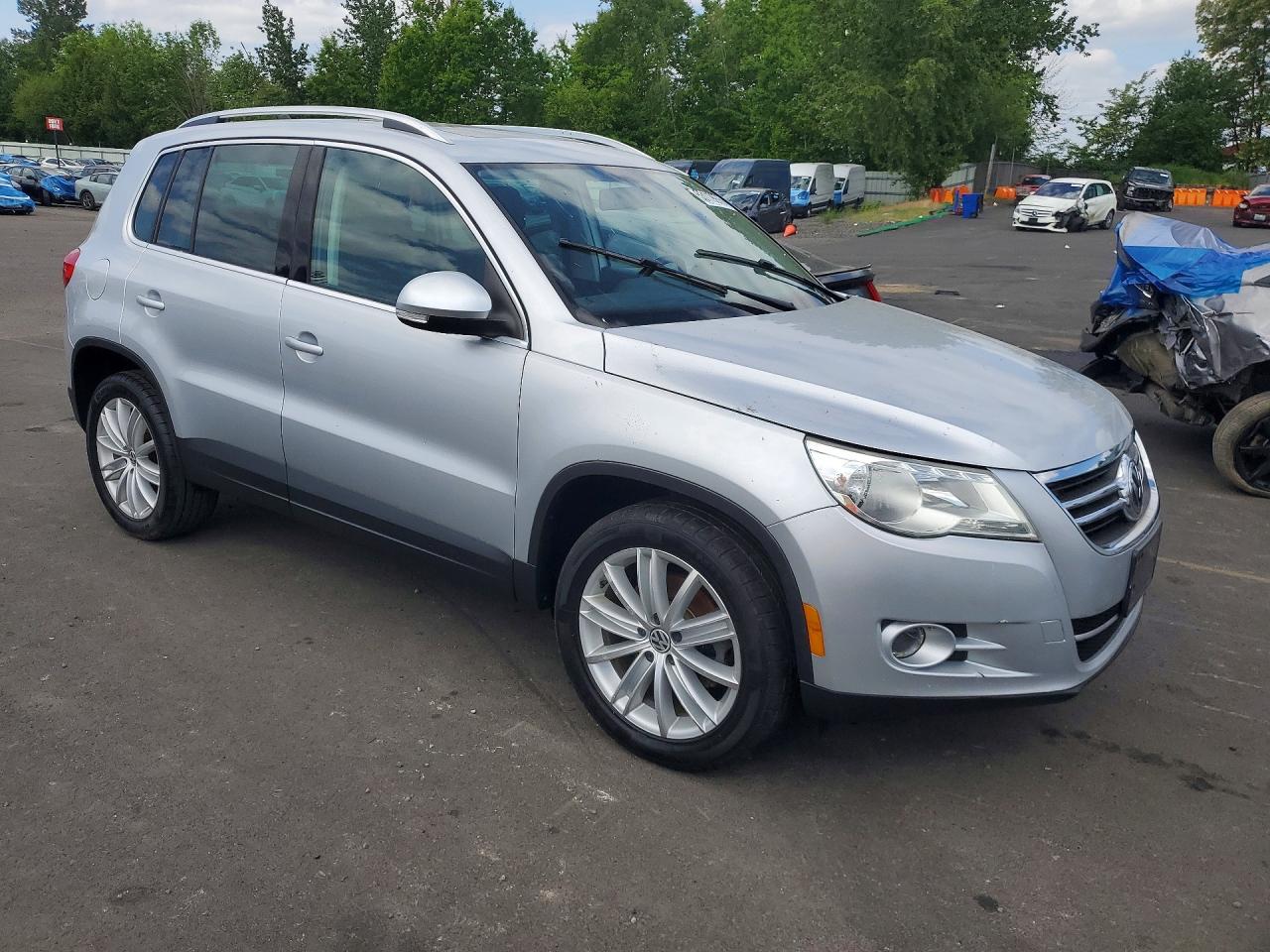 2011 VOLKSWAGEN TIGUAN