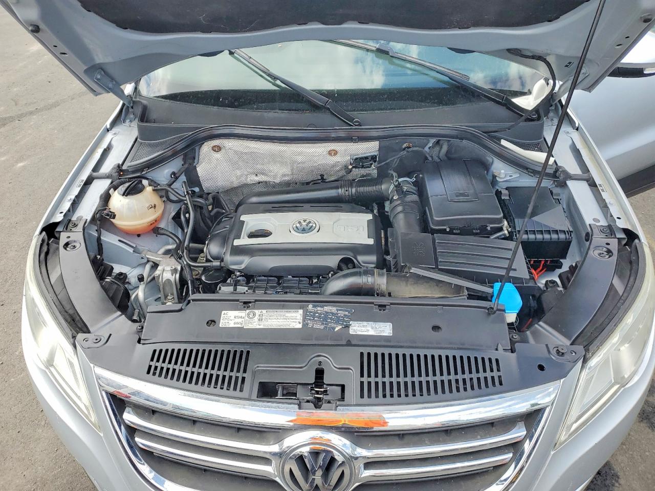 2011 VOLKSWAGEN TIGUAN