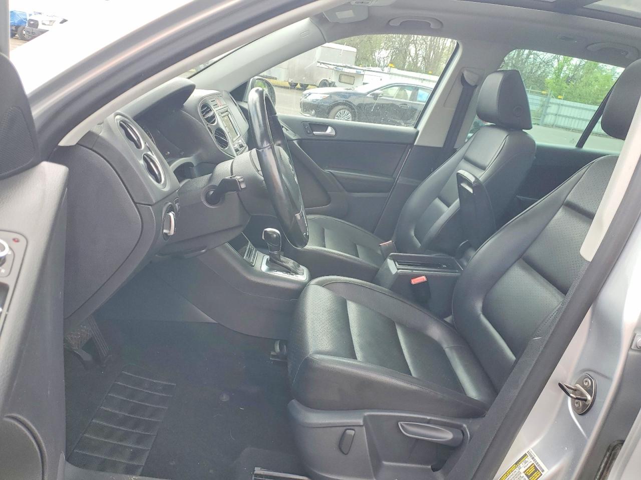 2011 VOLKSWAGEN TIGUAN