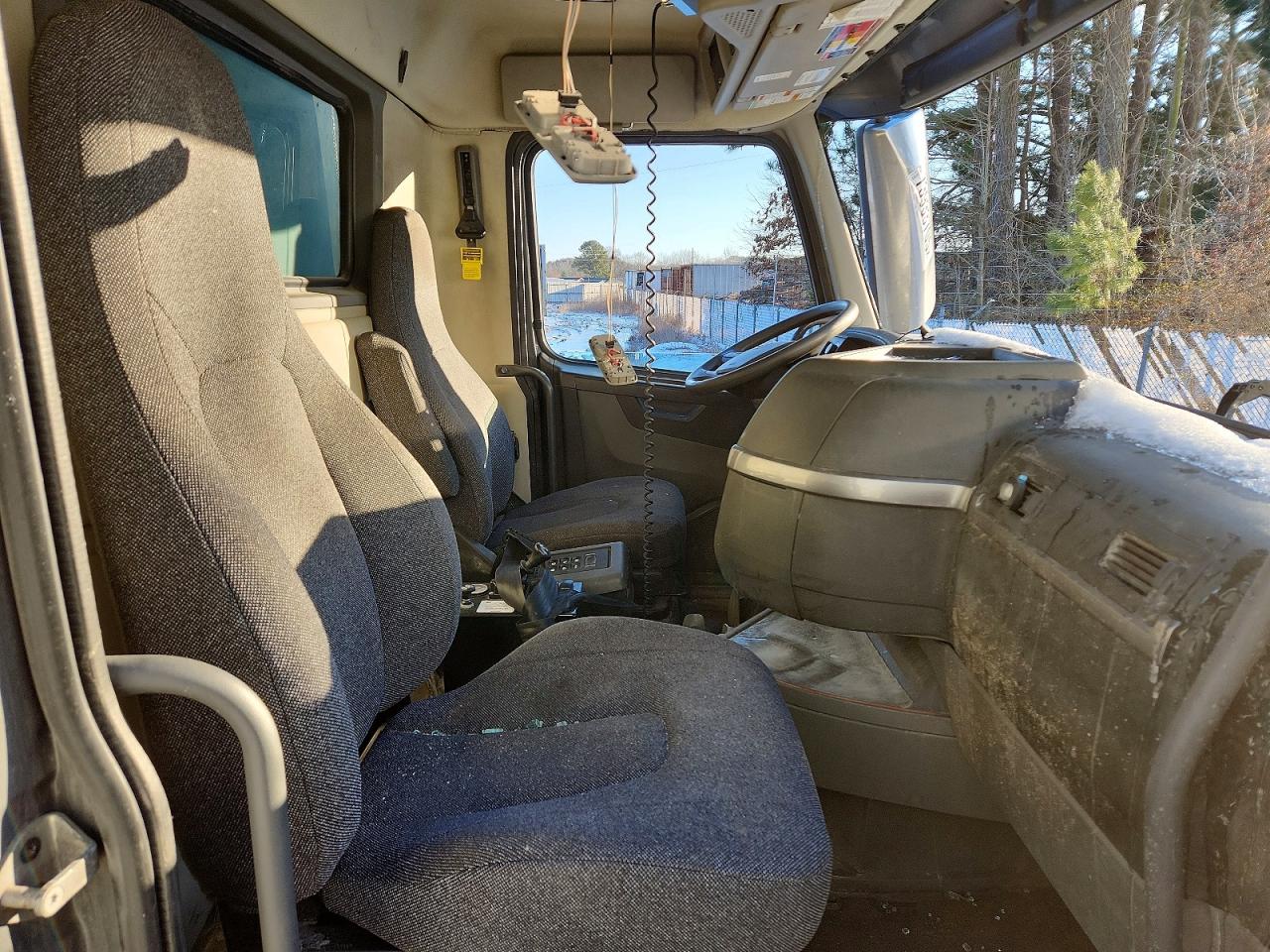 2022 VOLVO VN