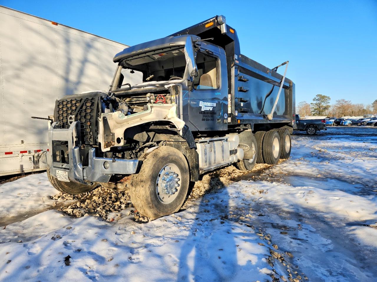 2022 VOLVO VN