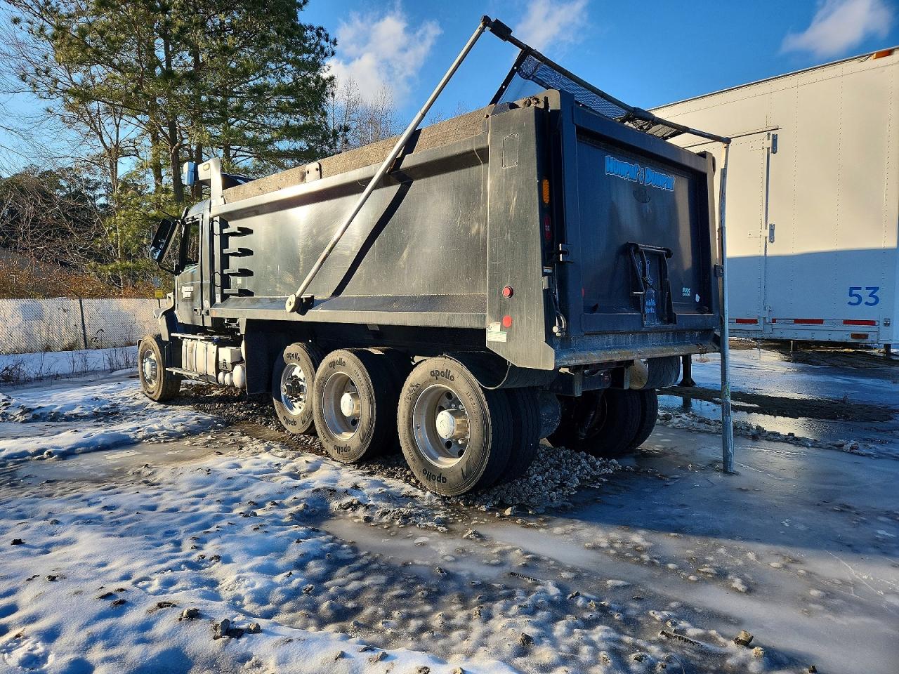 2022 VOLVO VN