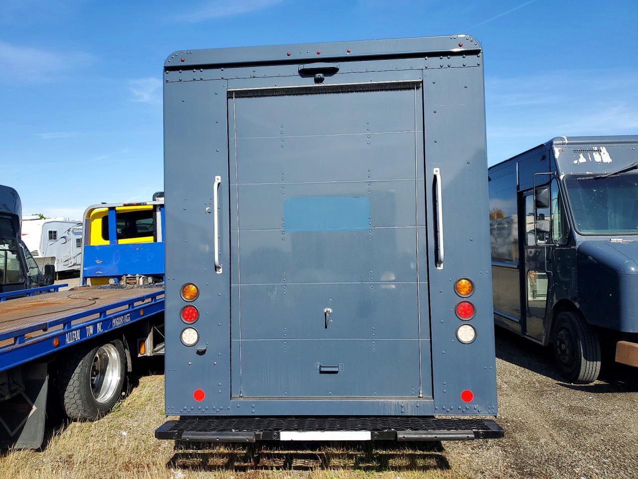 2020 FREIGLINER MT45 CHASS