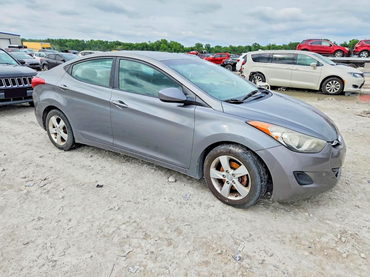 2013 HYUNDAI ELANTRA