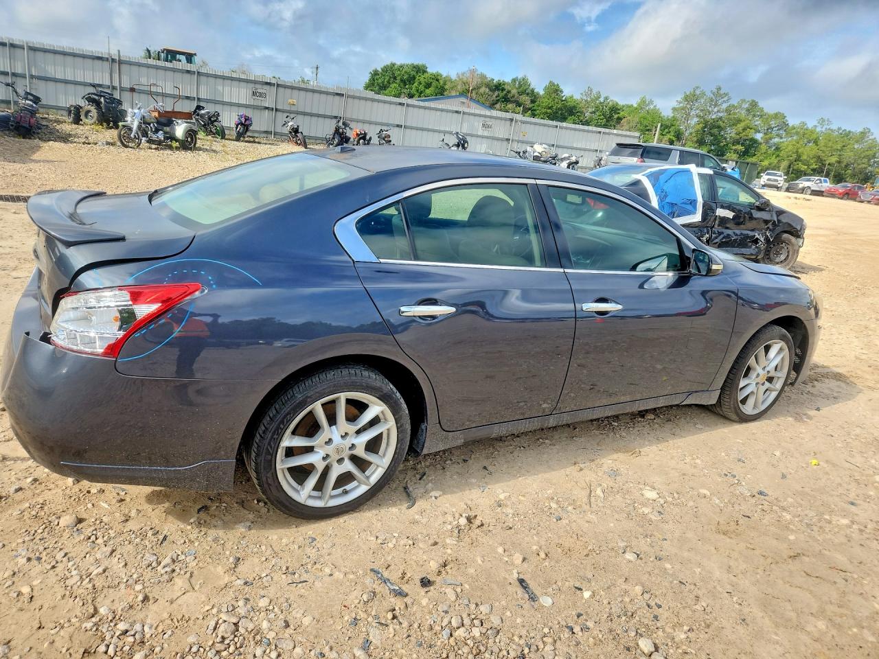 2011 NISSAN MAXIMA