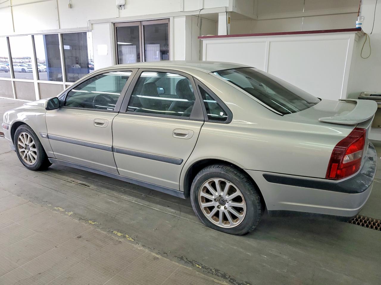2001 VOLVO S80