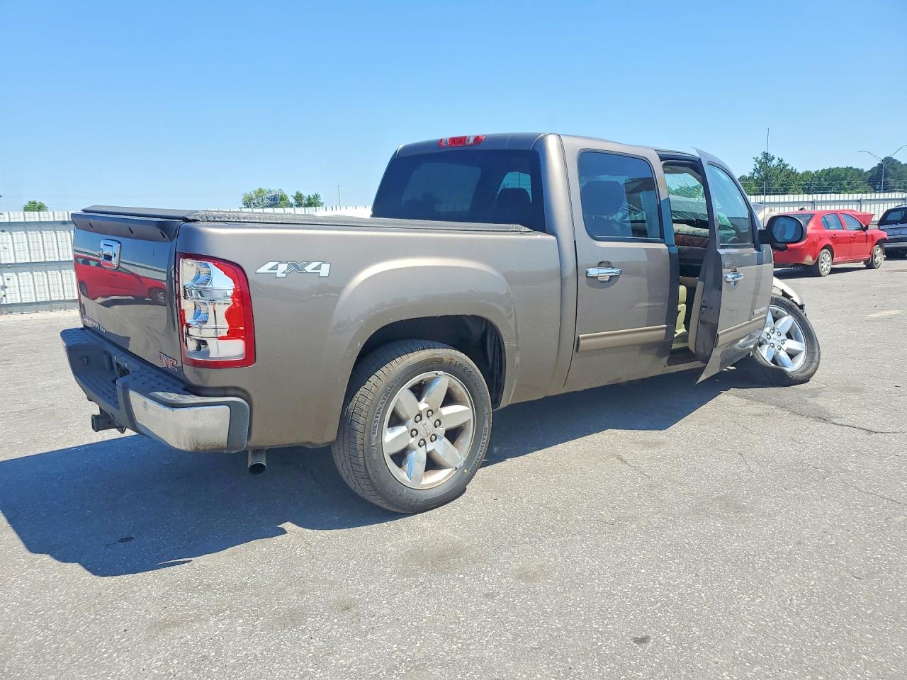 2013 GMC SIERRA