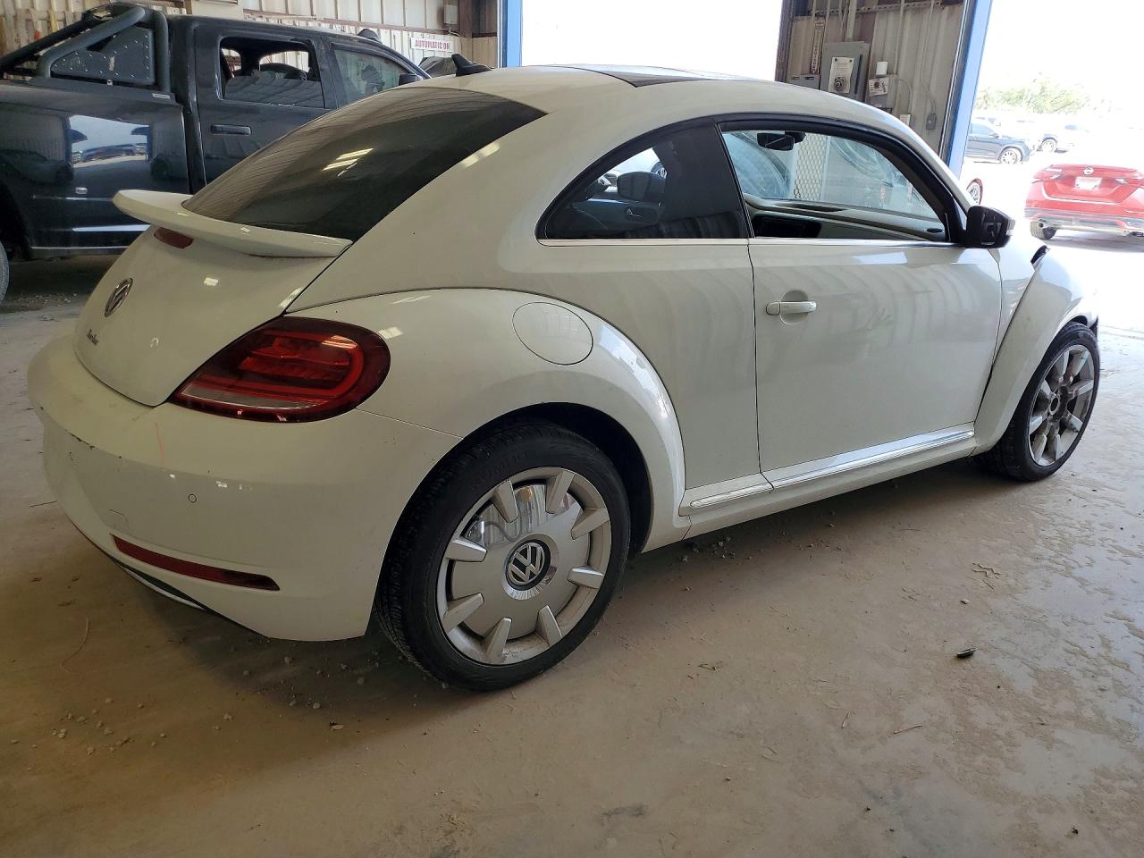 2019 VOLKSWAGEN BEETLE