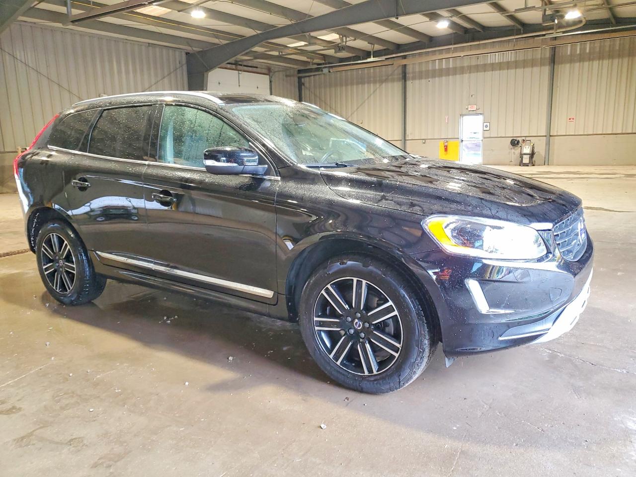 2017 VOLVO XC60