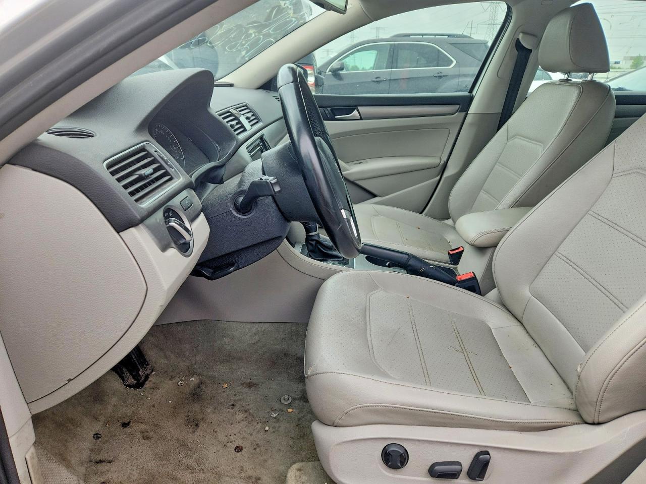 2014 VOLKSWAGEN PASSAT