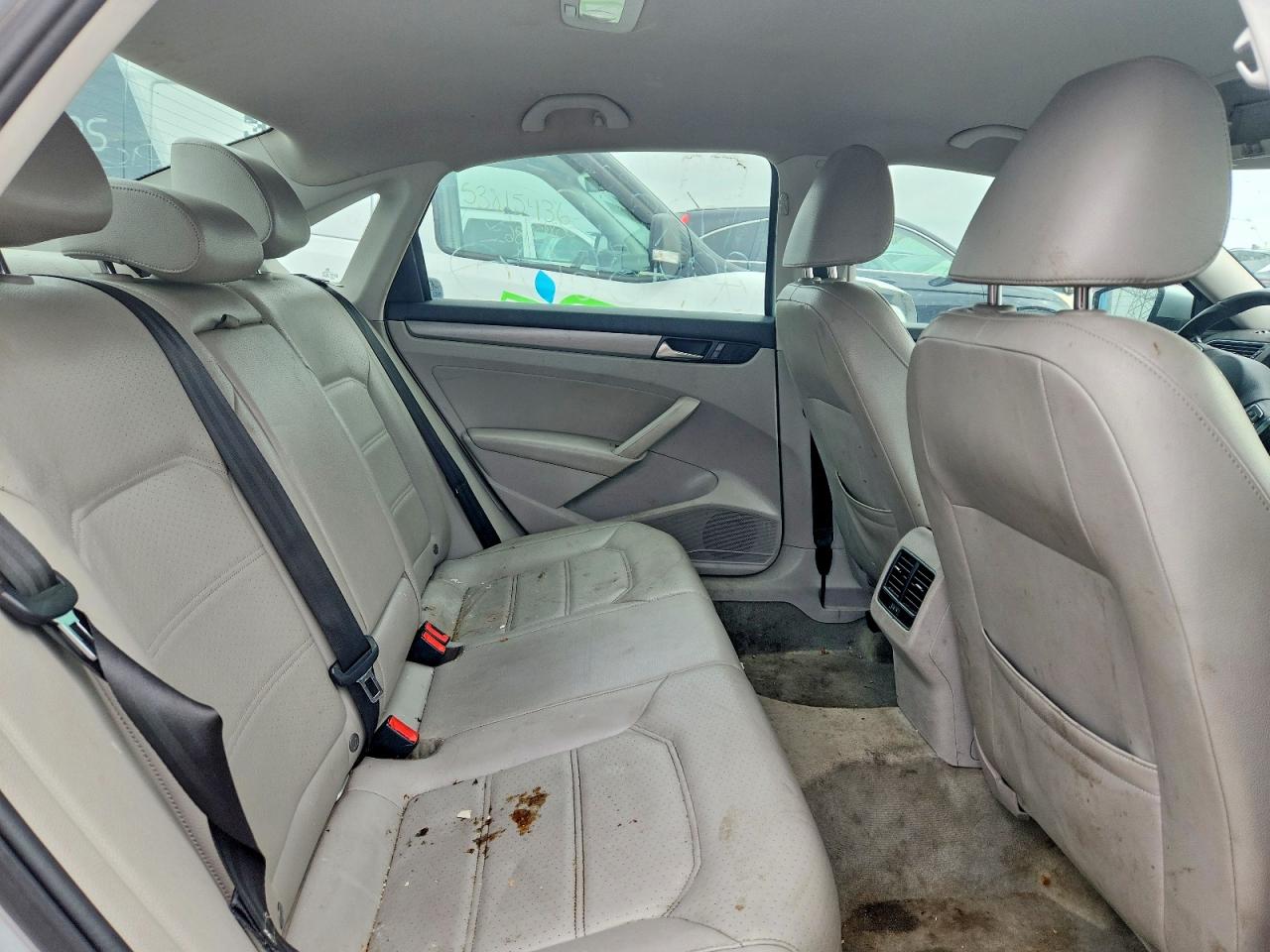 2014 VOLKSWAGEN PASSAT