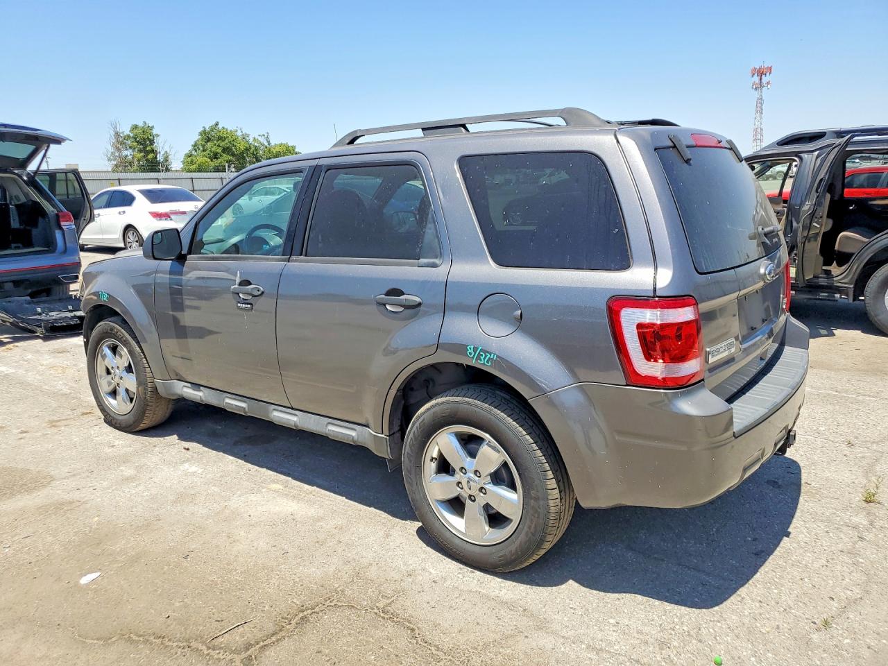 2010 FORD ESCAPE