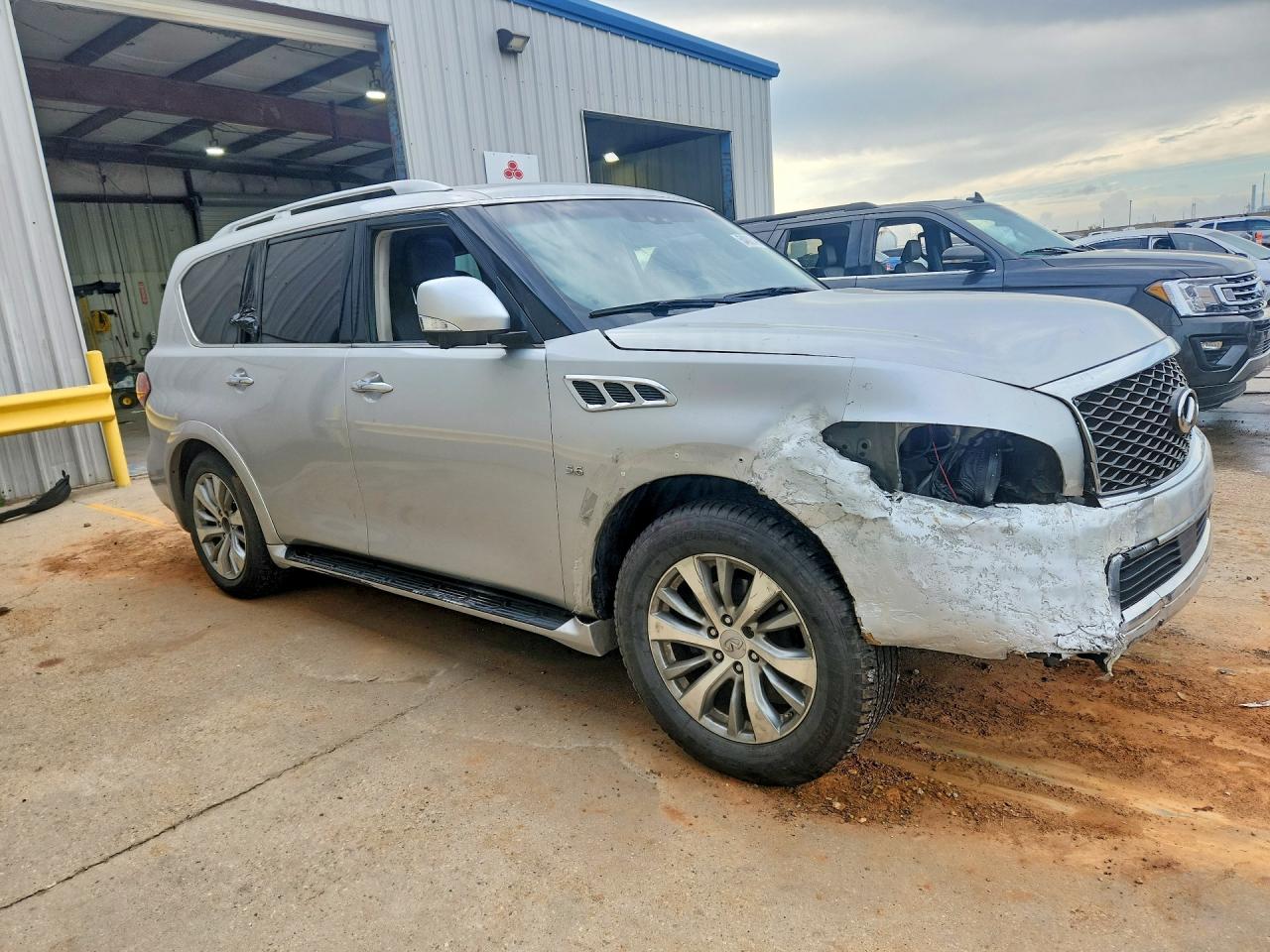 2017 INFINITI QX80