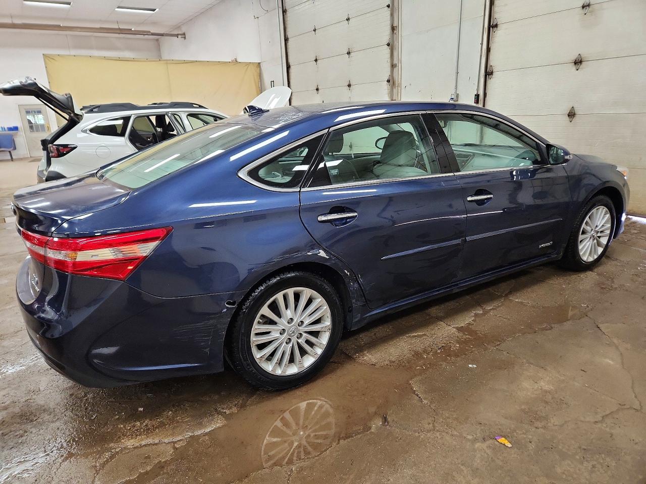 2015 TOYOTA AVALON