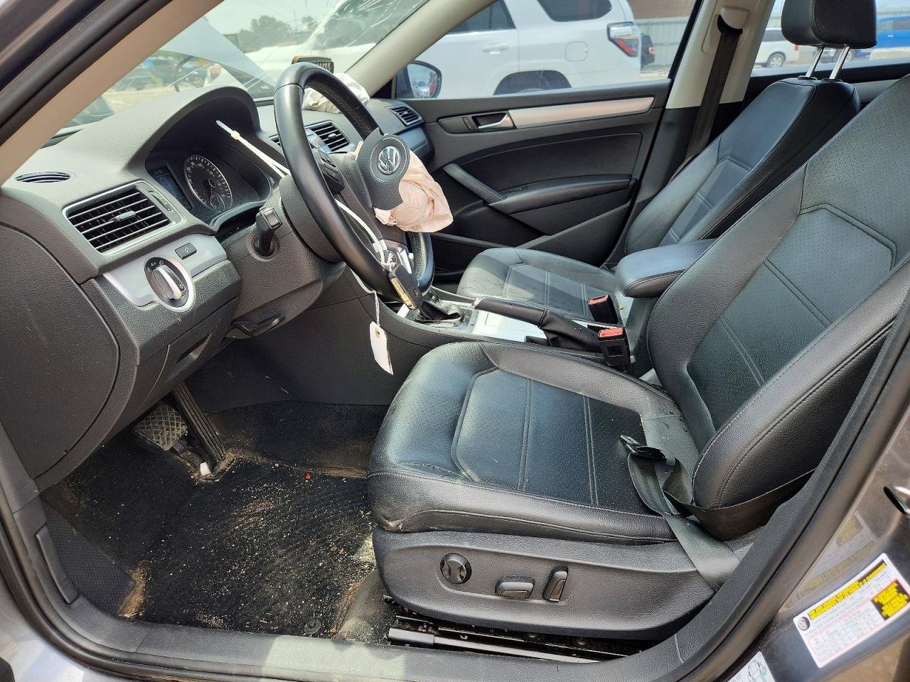 2012 VOLKSWAGEN PASSAT