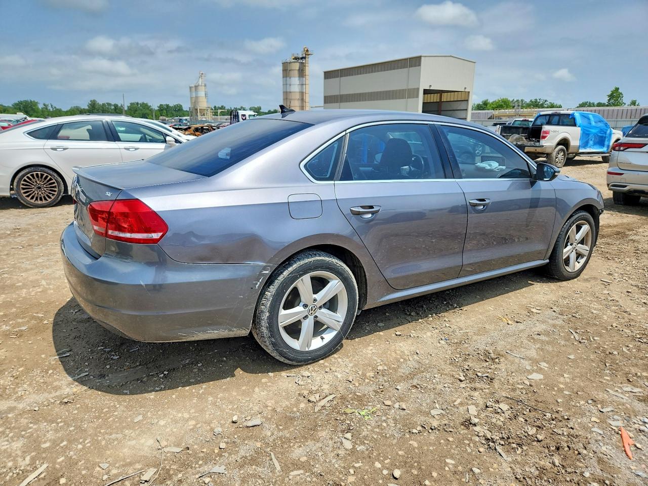 2012 VOLKSWAGEN PASSAT