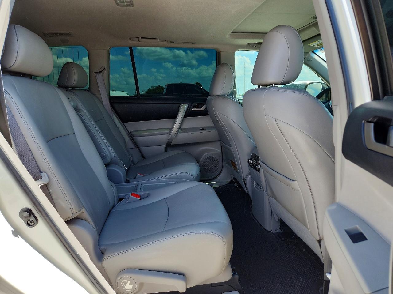 2013 TOYOTA HIGHLANDER