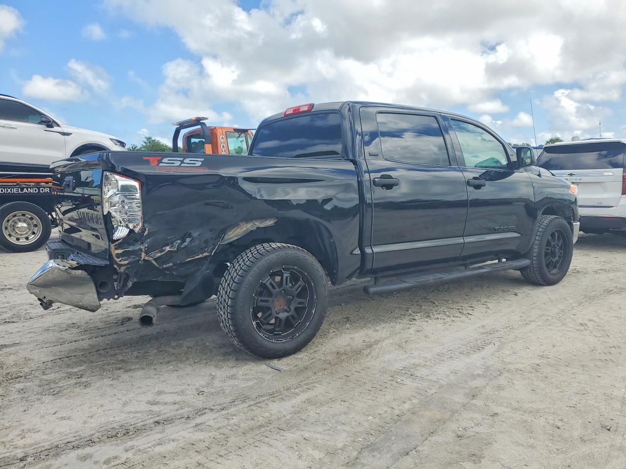 2017 TOYOTA TUNDRA