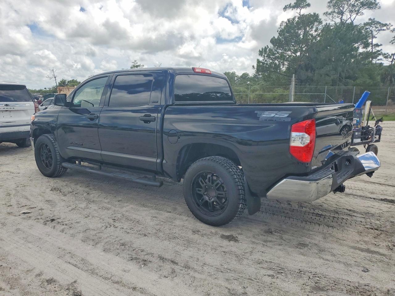 2017 TOYOTA TUNDRA