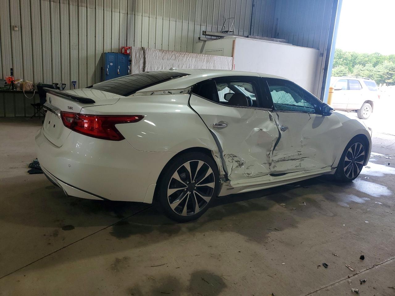 2016 NISSAN MAXIMA