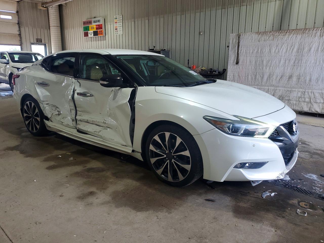 2016 NISSAN MAXIMA