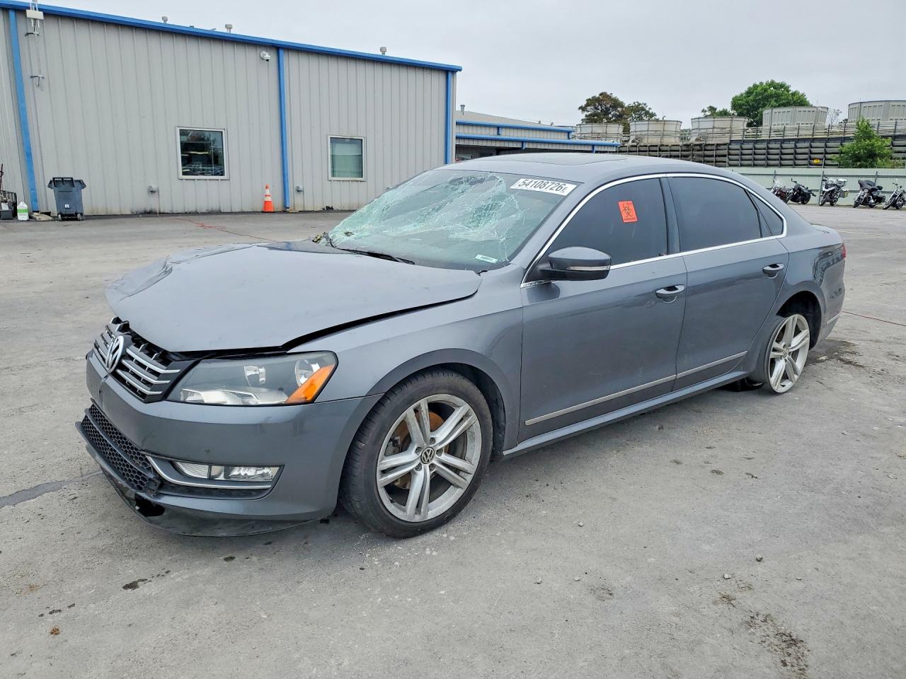 2013 VOLKSWAGEN PASSAT