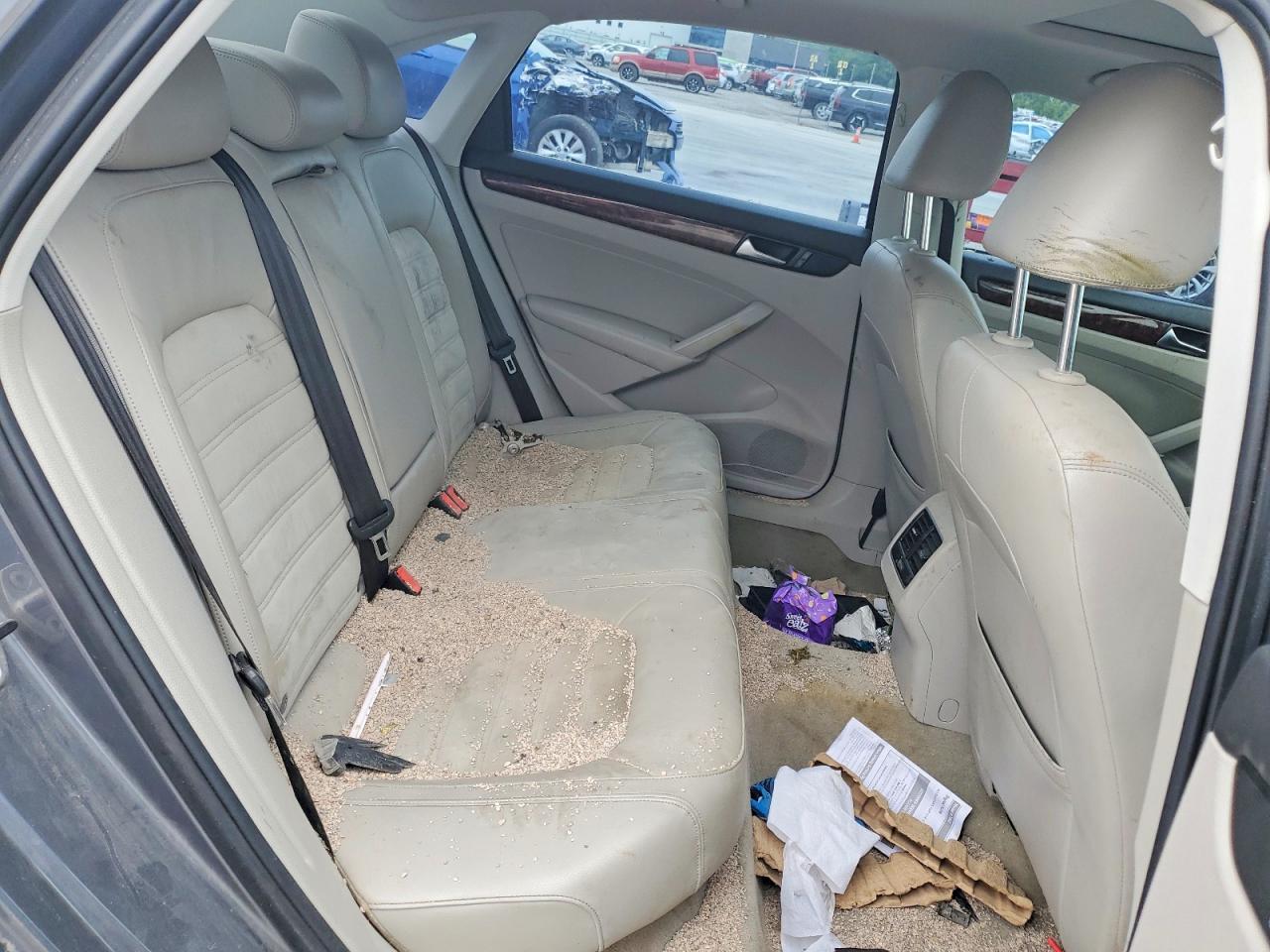 2013 VOLKSWAGEN PASSAT