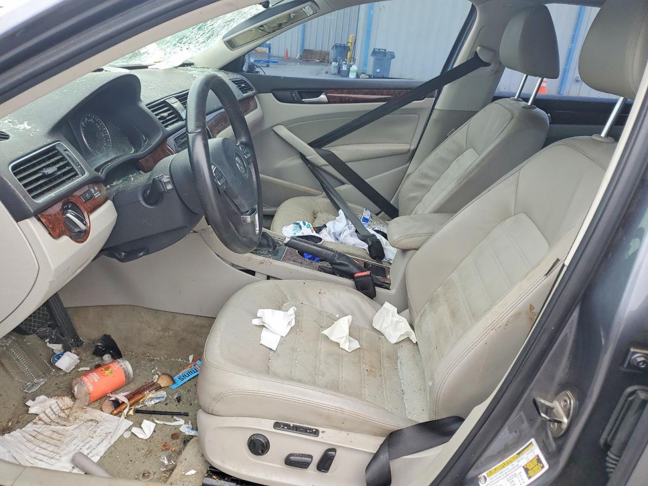 2013 VOLKSWAGEN PASSAT