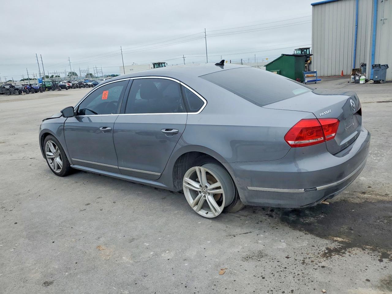 2013 VOLKSWAGEN PASSAT