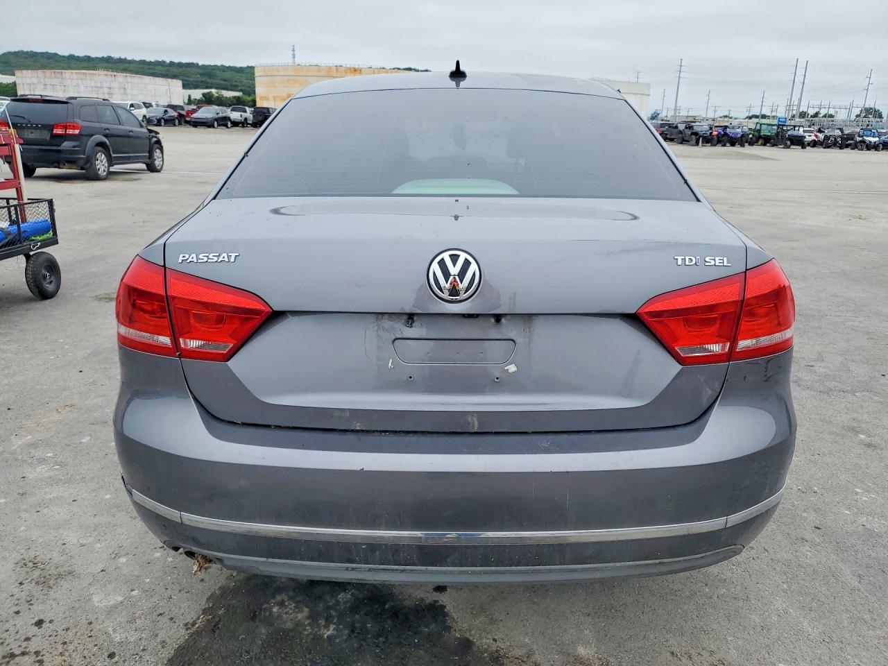 2013 VOLKSWAGEN PASSAT