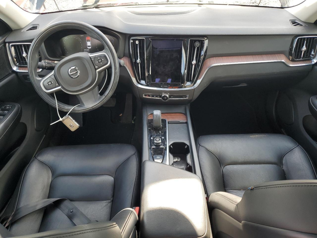 2022 VOLVO S60