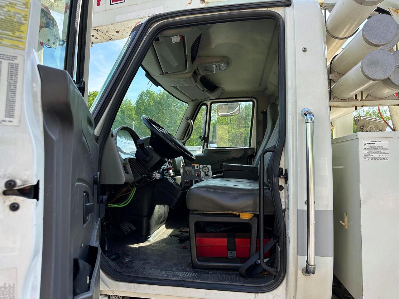 2011 INTERNATIONAL 4000 SERIE