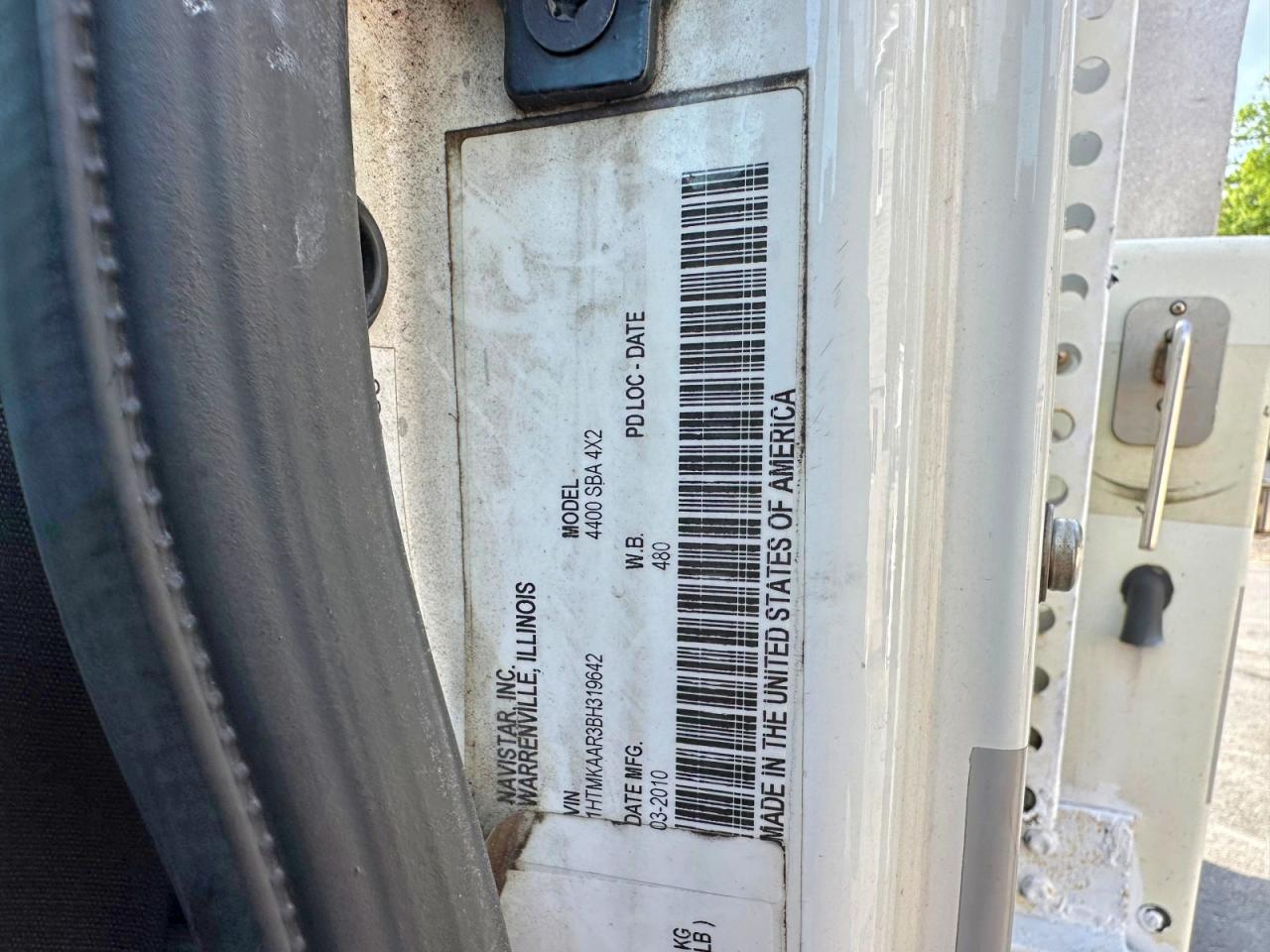 2011 INTERNATIONAL 4000 SERIE