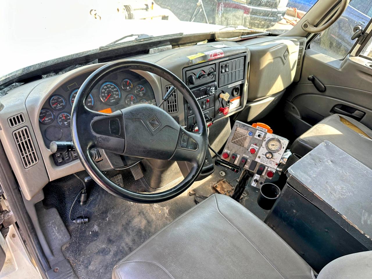 2011 INTERNATIONAL 4000 SERIE
