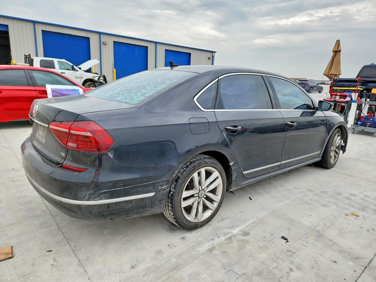 2017 VOLKSWAGEN PASSAT