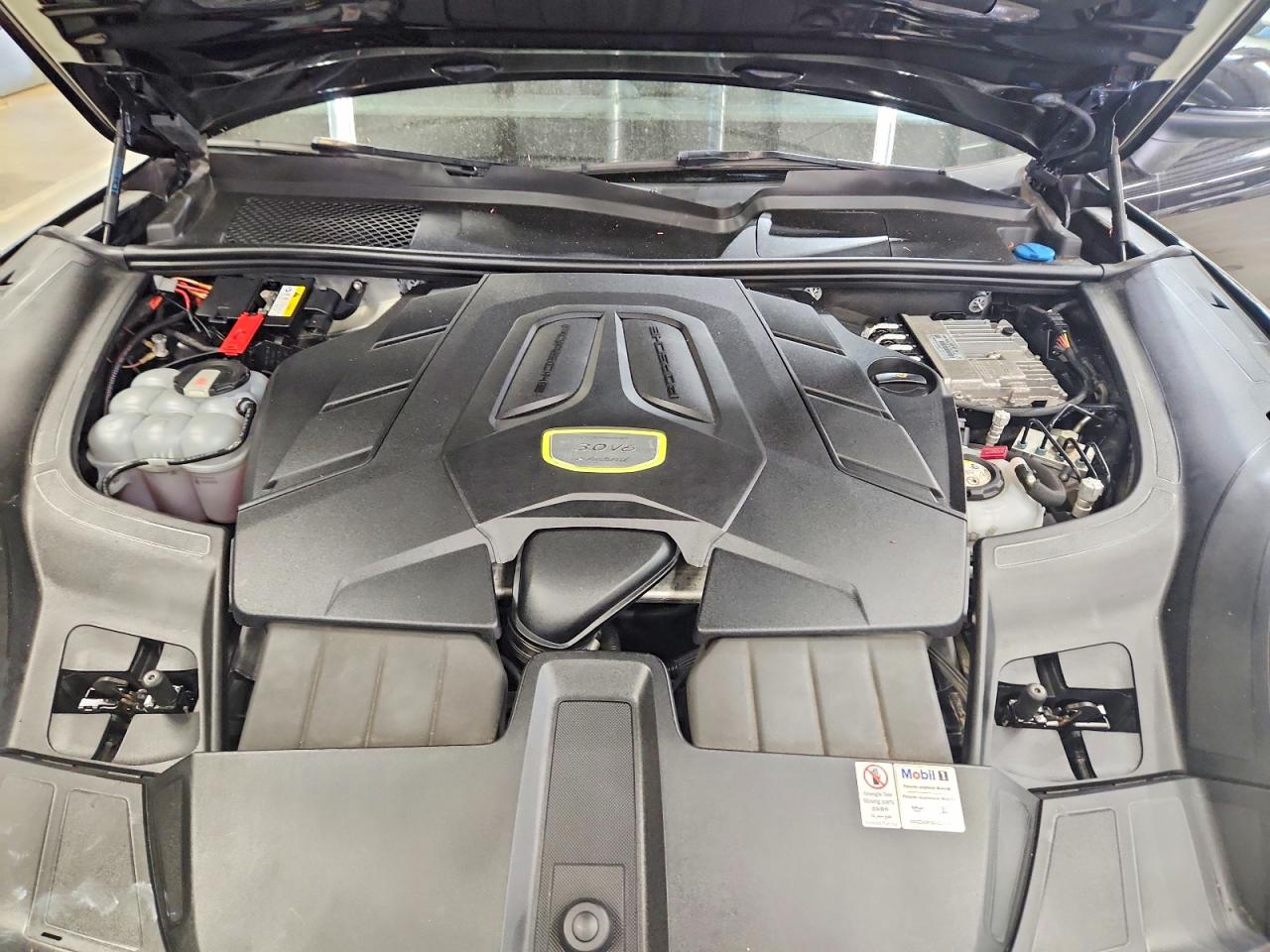 2019 PORSCHE CAYENNE