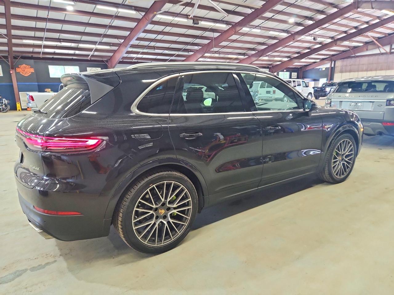 2019 PORSCHE CAYENNE