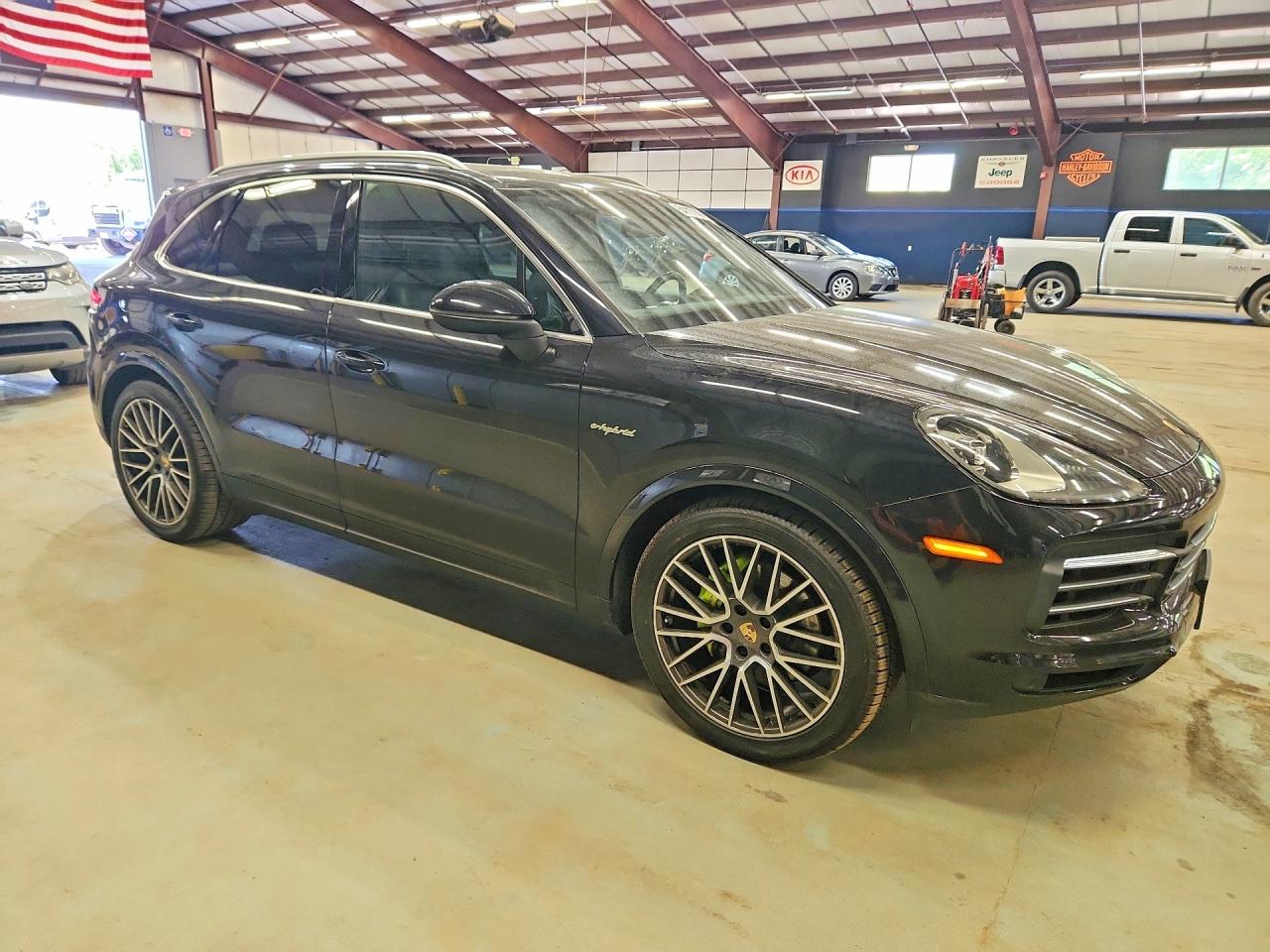 2019 PORSCHE CAYENNE