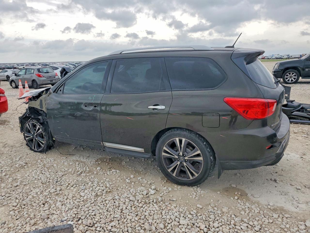 2017 NISSAN PATHFINDER
